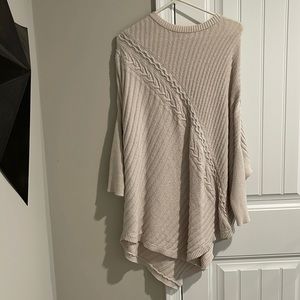 Simply Vera Vera Wang cream sweater size S/M